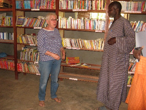 Avec Eliane dans sa bibliothèque de Thiobon en 2012