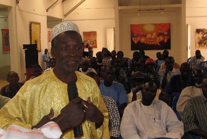 Lamine Diatta témoigne lors des 20 ans de Lire en Afrique en 2010